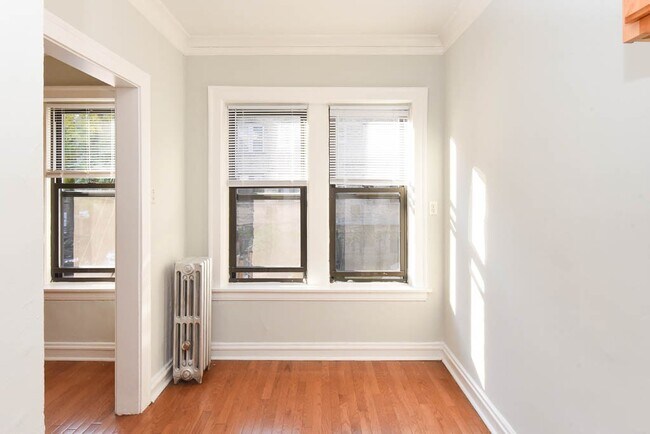 4752 N Paulina Unit 012