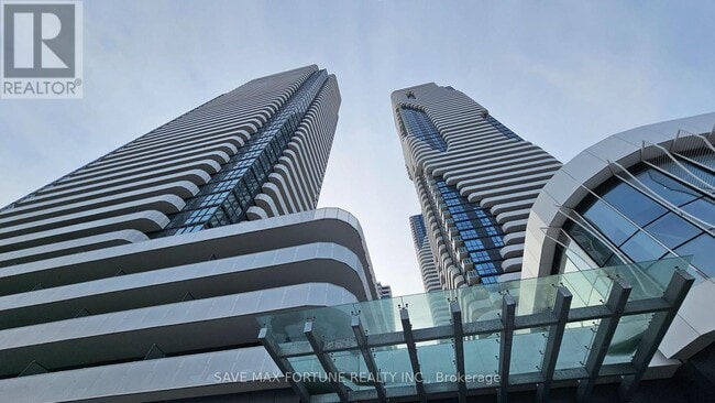 Photo - 8 Interchange Wy Unité 5710