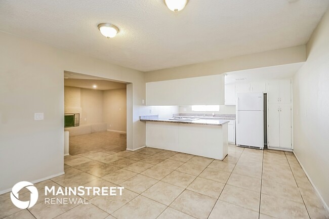 Photo - 5808 W Holly St