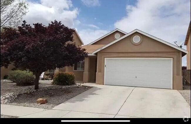 Building Photo - This newly renovated 3 bedroom, 2 bathroom... Rental
