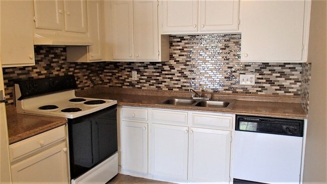 Photo - 1615 N 51st St Unit 8