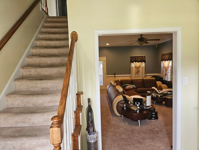 Photo - Beautiful unfurnished 4 bedroom, 2.5 bath ...