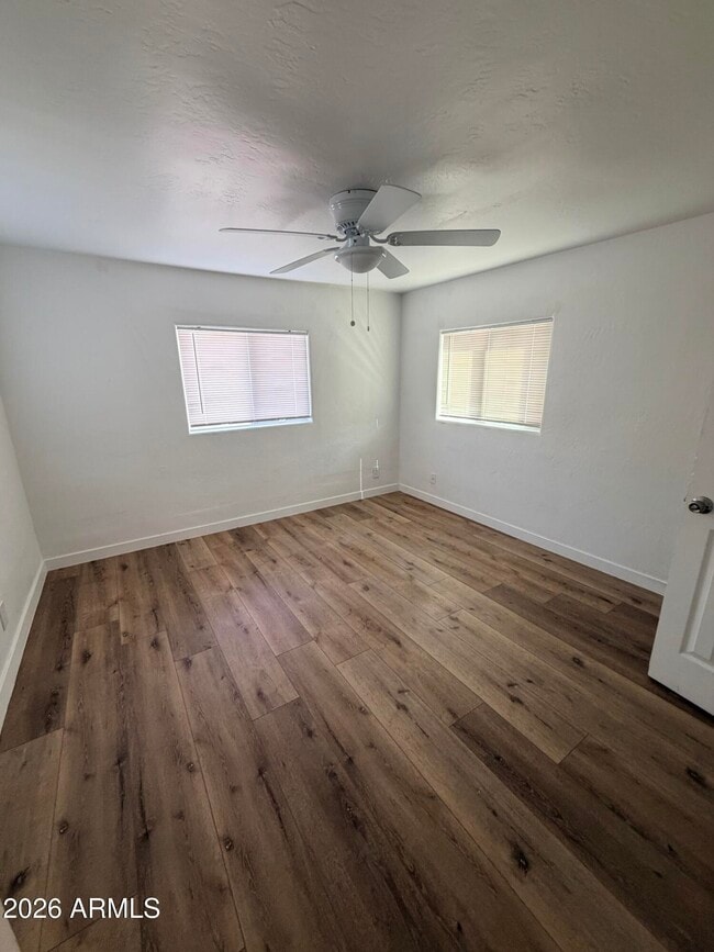 Photo - 2419 E Oak St