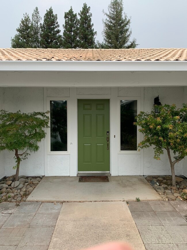 Front Entry - 2430 Lake Redding Dr