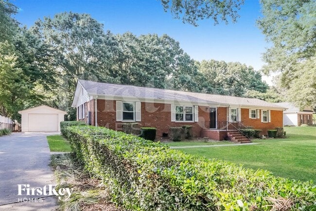 Photo - 120 Keowee Cir