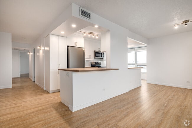 Interior Photo - Le Sans Soucy