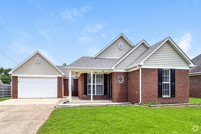 Building Photo - 122 Royal Oaks Dr Rental