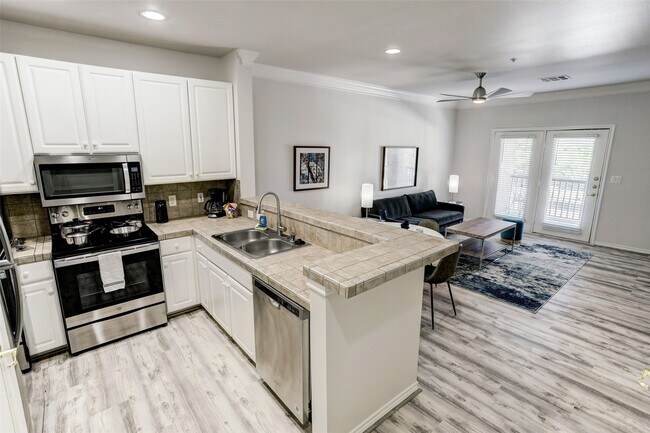 Building Photo - 2400 McCue Rd Unit 346 Rental