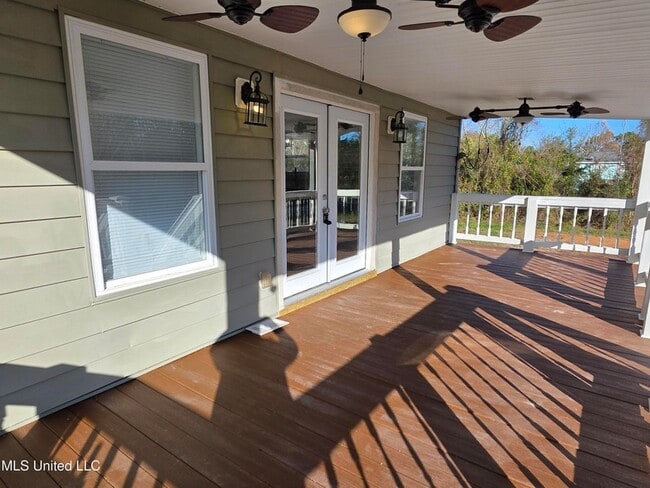 Photo - 412 Robert St