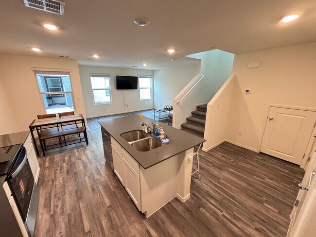 Photo - Charming 3Bed/2.5Bath/2Car Townhouse located in Northwest Las Vegas - Make the Move for Less: $30...