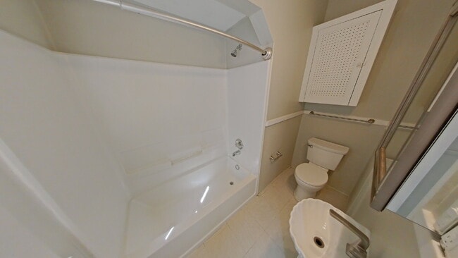 Photo - "1-Bedroom Retreat in the Heart of Mt Clemens – 650 Sq. Ft. of Cozy Living!" Unit 3