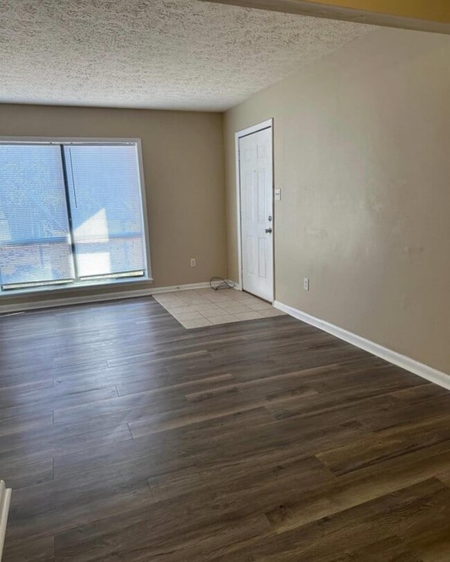 Photo - 615 Carter Ln