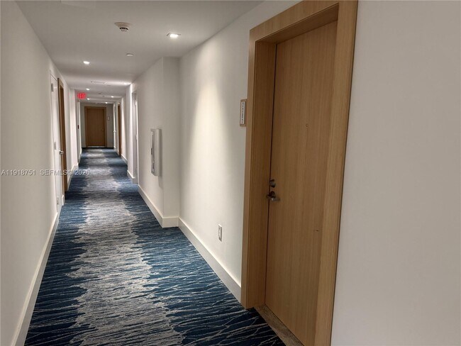 Photo - 90 SW 3rd St Unidad 2202