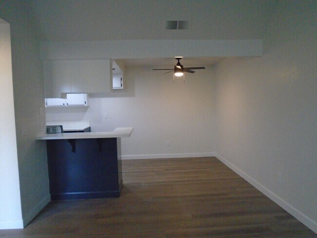 Photo - WOW FACTOR !!! MOVE IN SPECIAL....$2197....