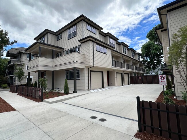 338 E 12th Ave
