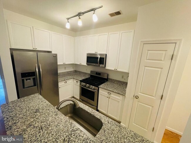 Photo - 2665 Manhattan Pl