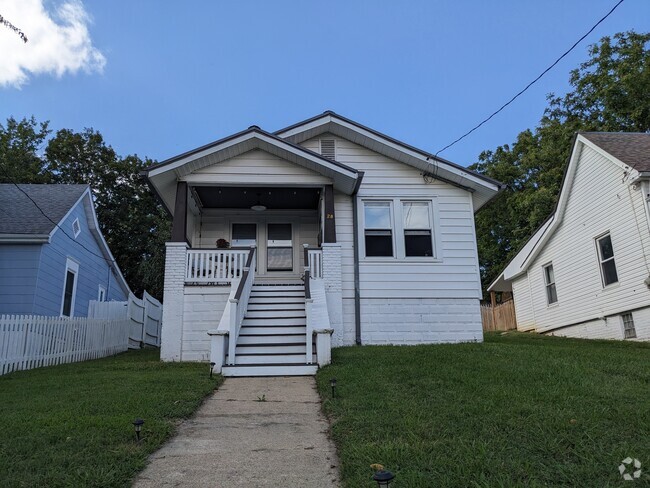 Building Photo - 28 Woodrow Ave Rental