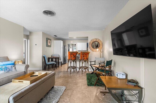 Photo - 722 Granada St