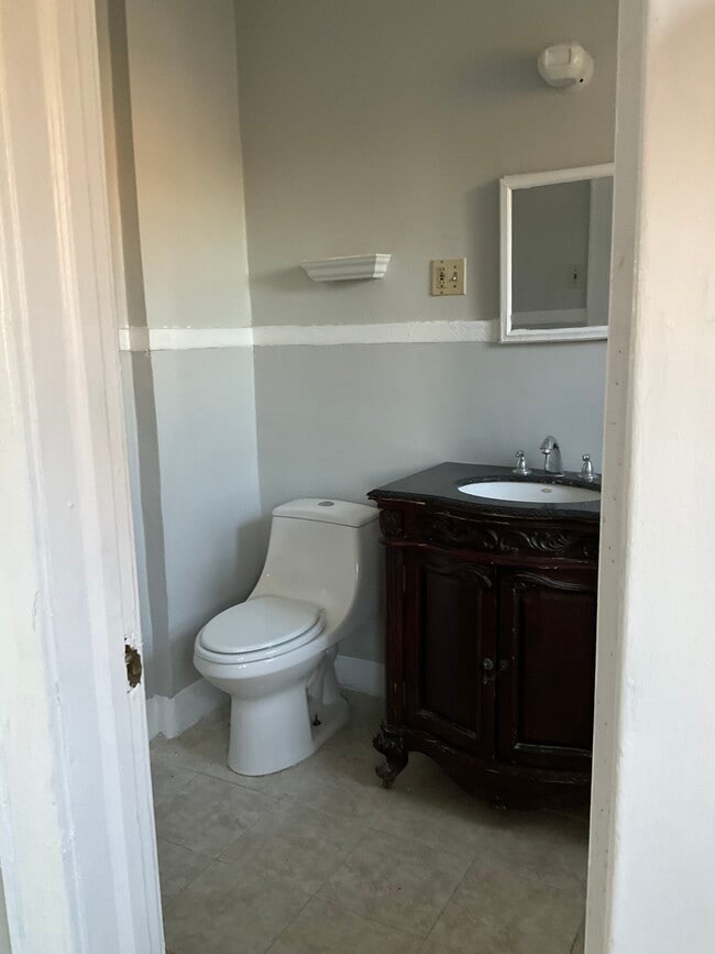 Photo - 11 Westervelt Pl Unit 3