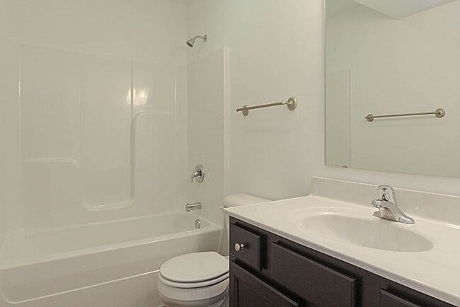 Mackinaw Village - 4 BDRM Home - Mackinaw Village - 4 BDRM Home