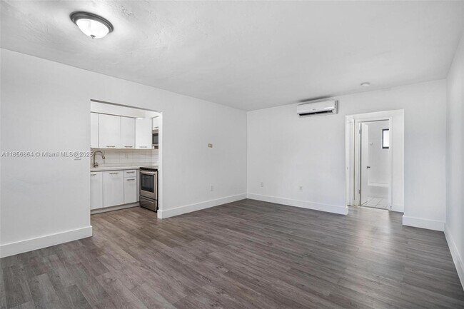 Building Photo - 7600 Pembroke Rd Unit 1-5 Rental
