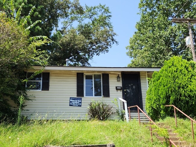 Building Photo - 336 E Olive St