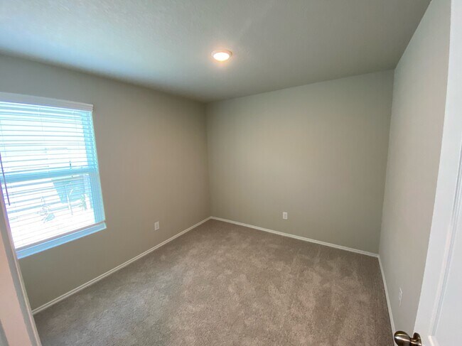 Photo - 10415 Welder Oak