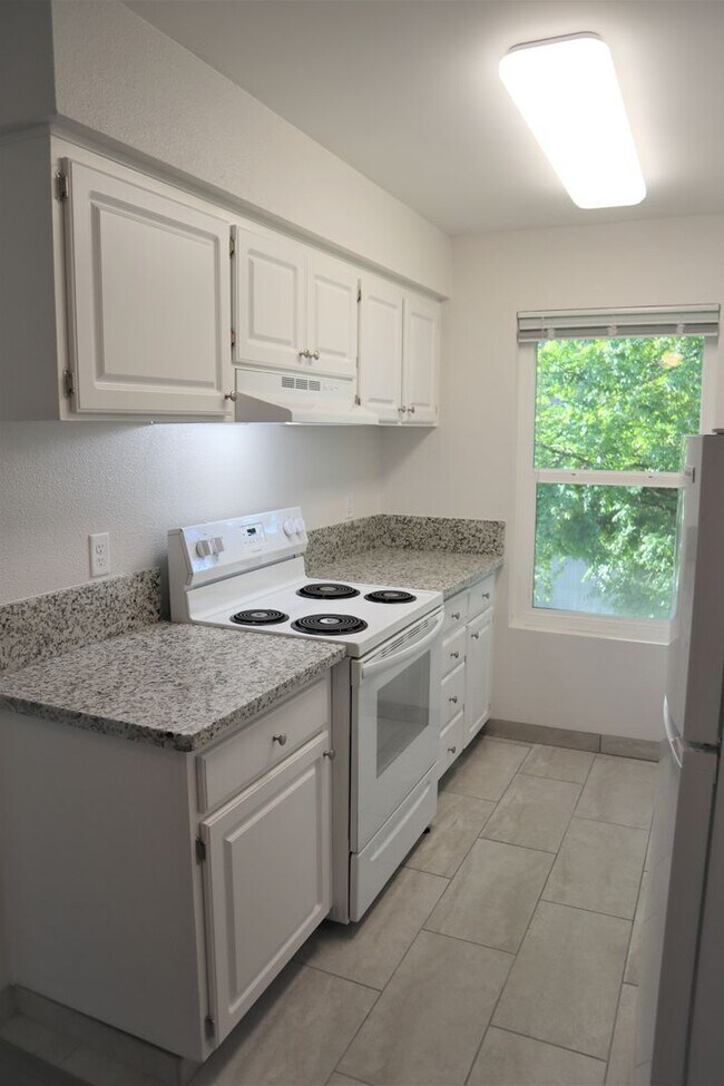 Photo - Pinewood Apartments