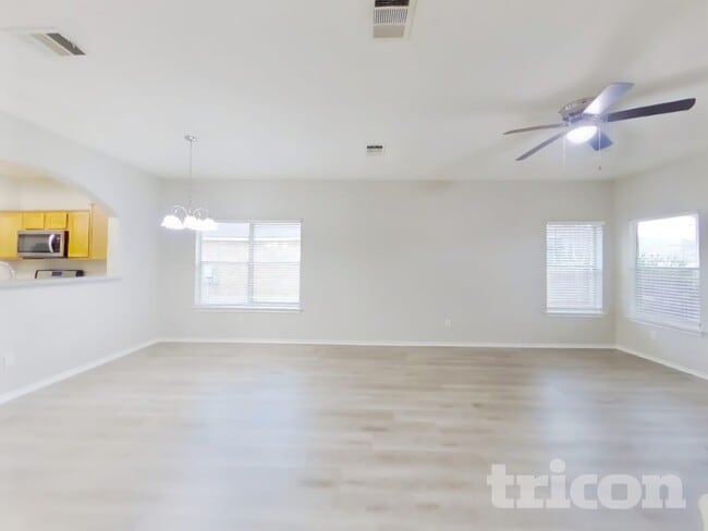 Photo - 705 Pampas Ricas Dr