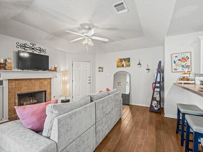 Photo - Beautiful Duplex Near End of a Quiet Cul-de-sac in Lubbock Cooper ISD! Unit A