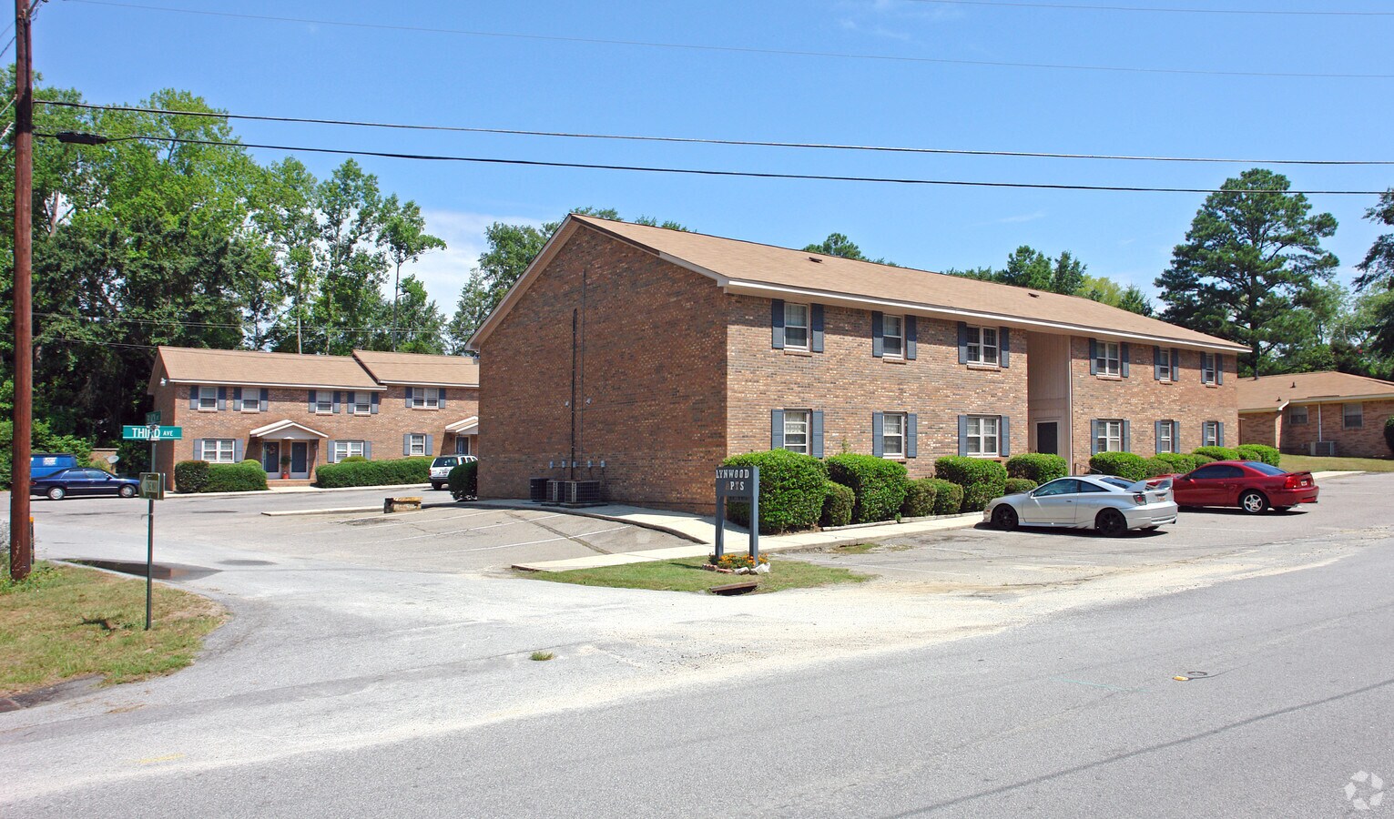 Lynwood Apartments - Lynwood Apartments