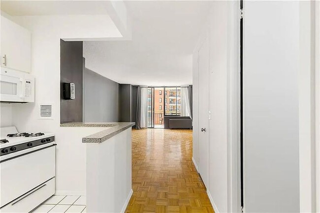 Photo - 3111 Ocean Pkwy