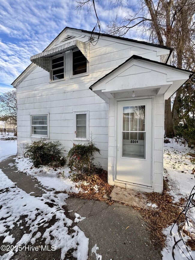 Building Photo - 804 Maple St Unit B Rental