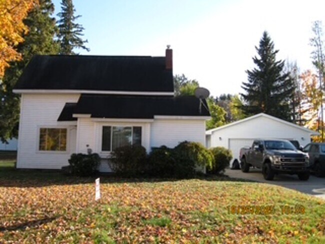 Building Photo - Charming Updated Farmhouse in the Heart of Kingsley