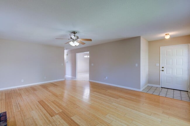 Photo - 2394 Scott Ave