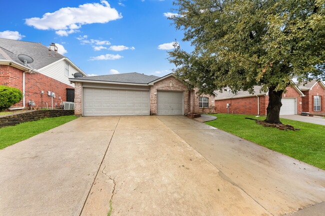 Photo - 4835 Crown Dr