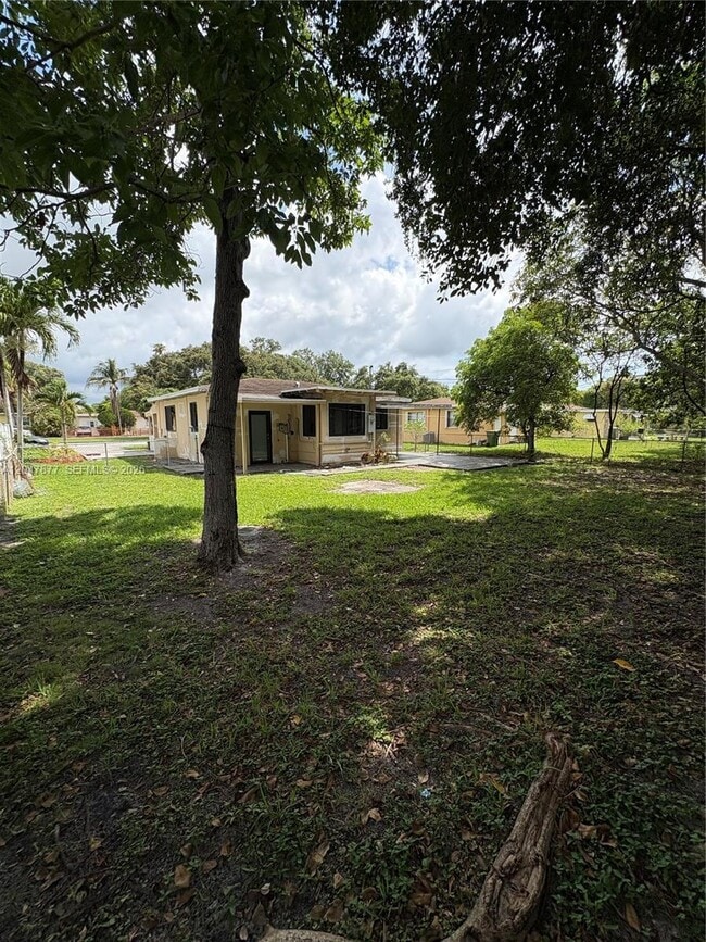 Photo - 650 NE 137th St