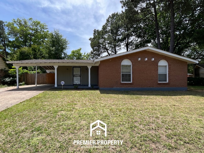 Building Photo - Charming 3BR/1.5BA in 38118 | Vaulted Ceilings, Fireplace & Formal Dining