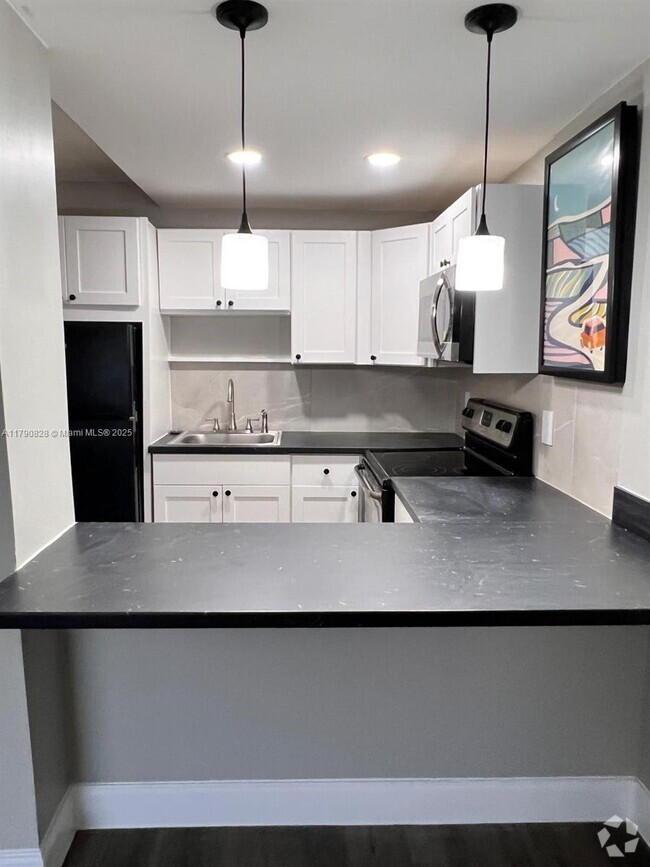 Building Photo - 301 NW 177th St Unit 106 Rental