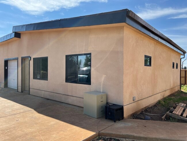 Photo - 1563 Sawpeck Way