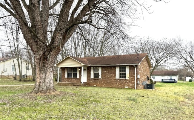 Building Photo - MOVE IN READY!