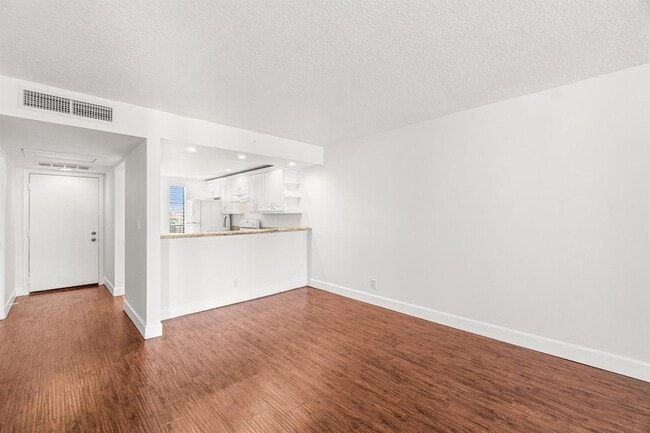 Photo - 15 Royal Palm Way Unidad 6040