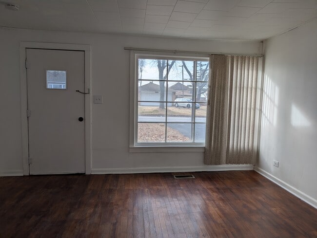 Puerta de entrada interior - sala de estar - 281 E North End Ave