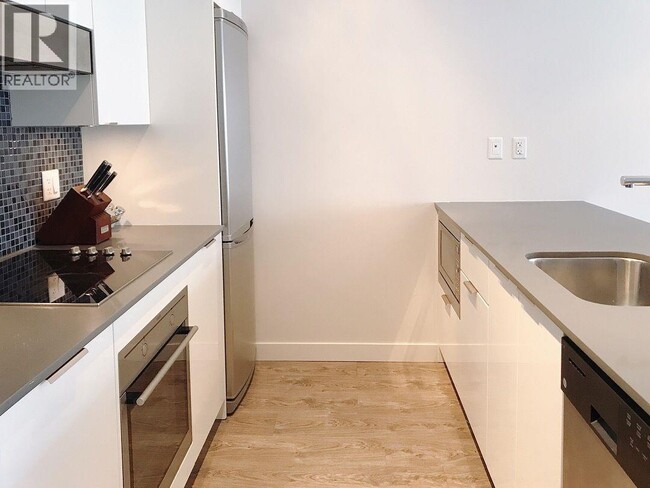 Photo - 2788 Prince Edward St Unité 301