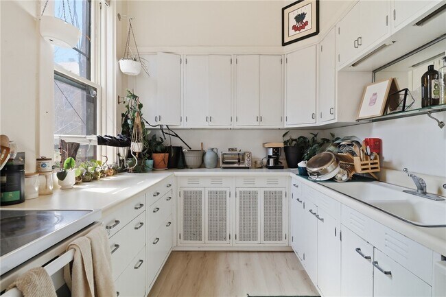 Photo - 201 Pine St