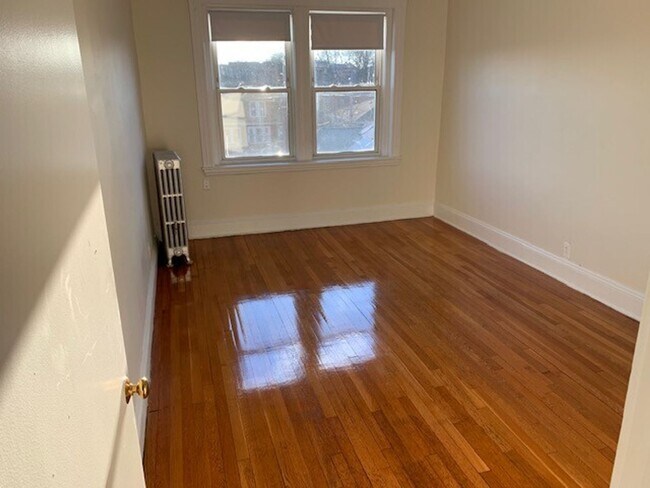 Photo - 9/1 No Fee! Junior 1BR/large studio in Brighton near Green Line!