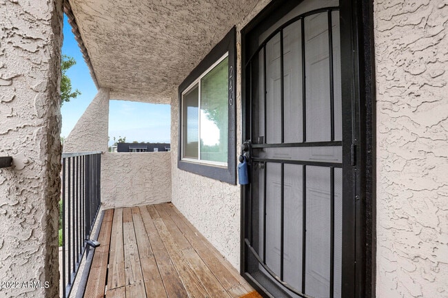Building Photo - 700 W University Dr Unit 246