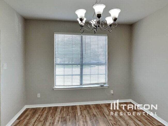 Photo - 963 Oak Lynn Dr