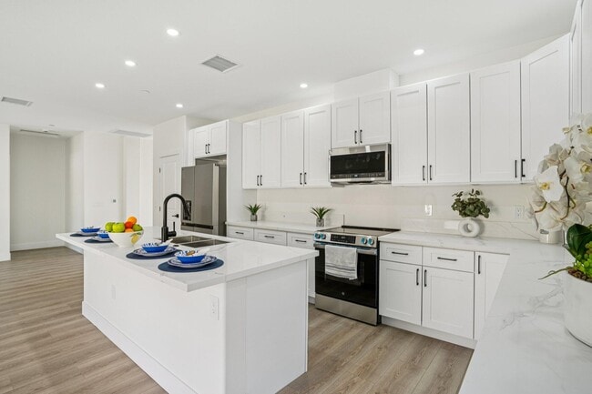 Photo - 64382 Spyglass Ave