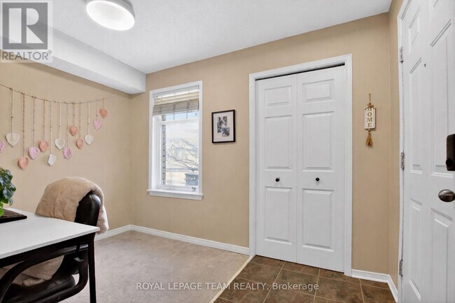 Photo - 255 Deercroft Ave